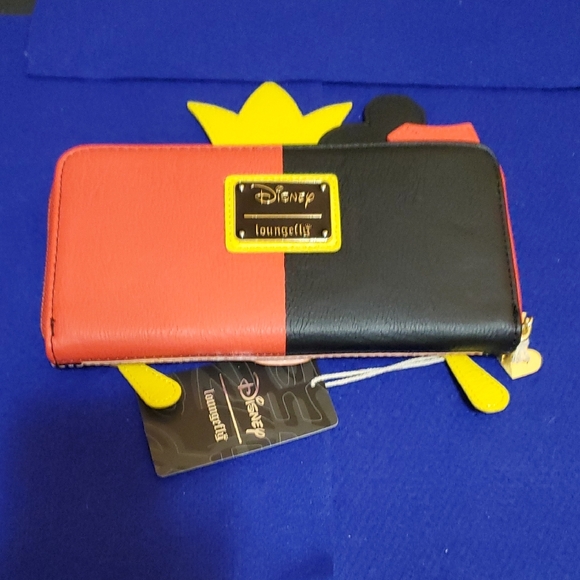 Disney Loungefly Queen of Hearts Wallet - Picture 2 of 2